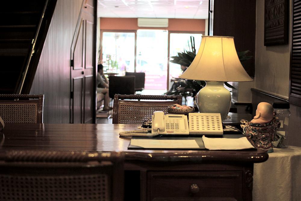 Travel Lodge Surawong (Adults Only) Bangkok Dış mekan fotoğraf