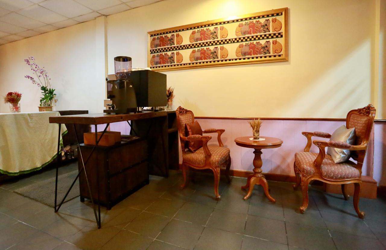 Travel Lodge Surawong (Adults Only) Bangkok Dış mekan fotoğraf