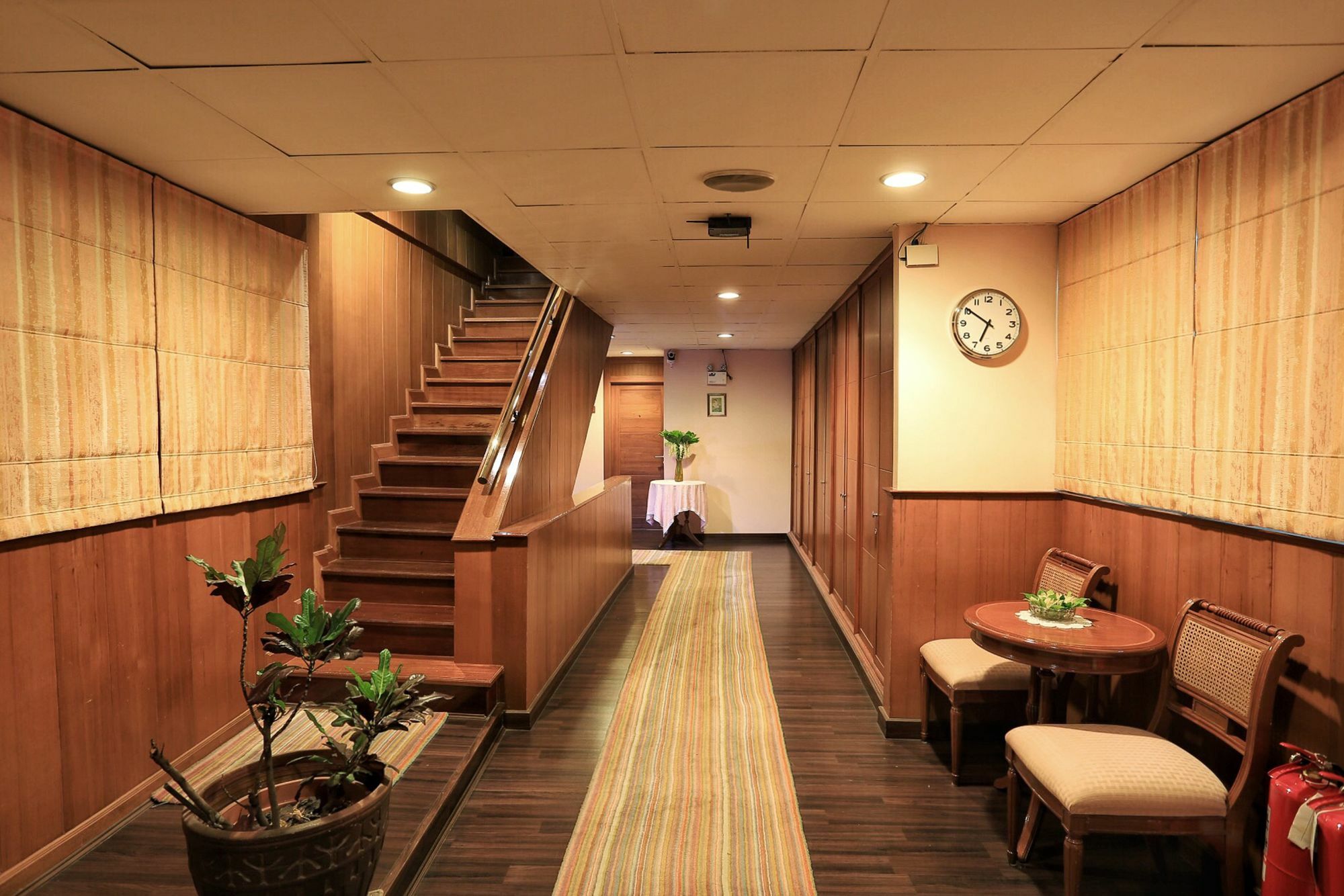 Travel Lodge Surawong (Adults Only) Bangkok Dış mekan fotoğraf