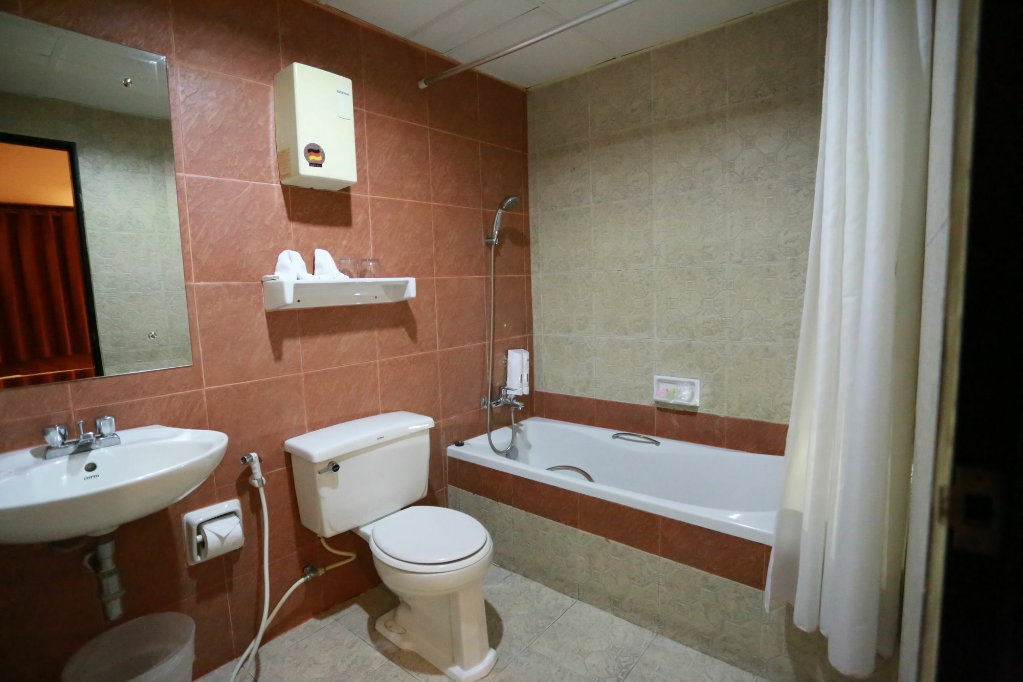 Travel Lodge Surawong (Adults Only) Bangkok Dış mekan fotoğraf