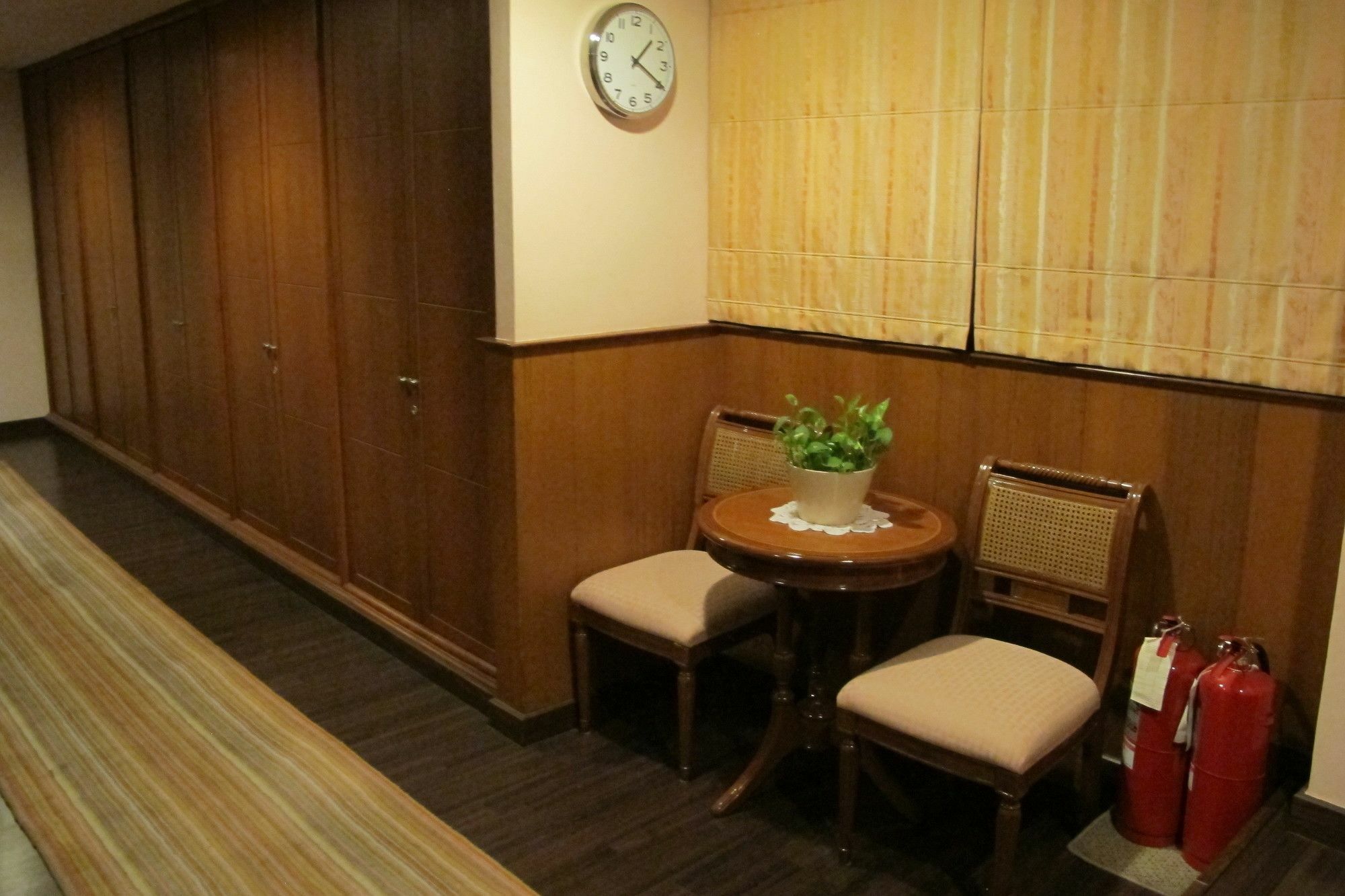 Travel Lodge Surawong (Adults Only) Bangkok Dış mekan fotoğraf