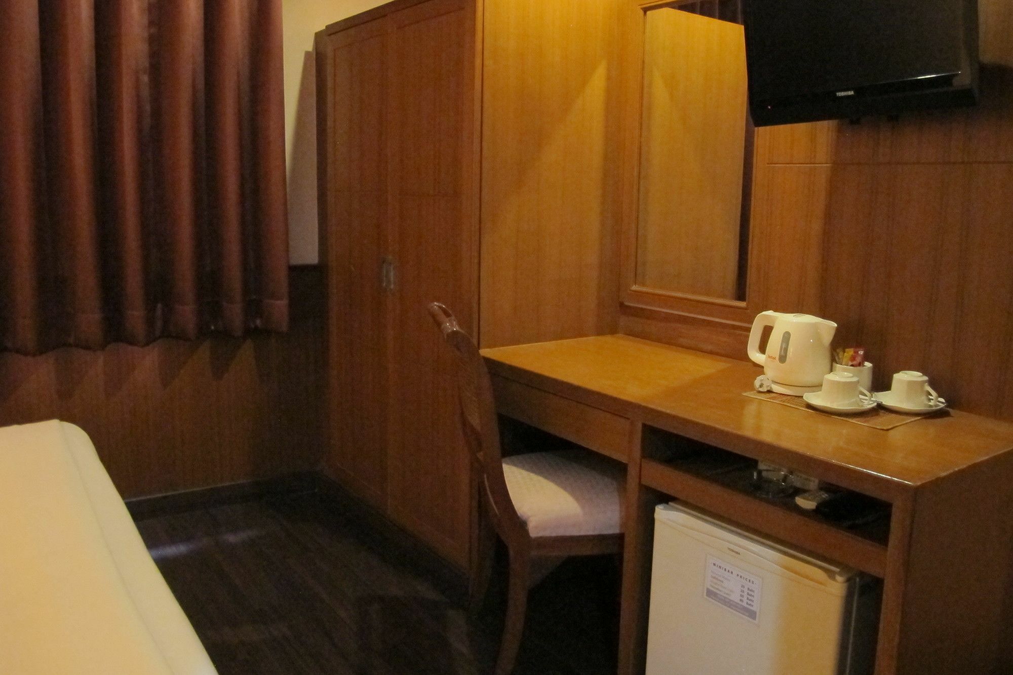 Travel Lodge Surawong (Adults Only) Bangkok Dış mekan fotoğraf