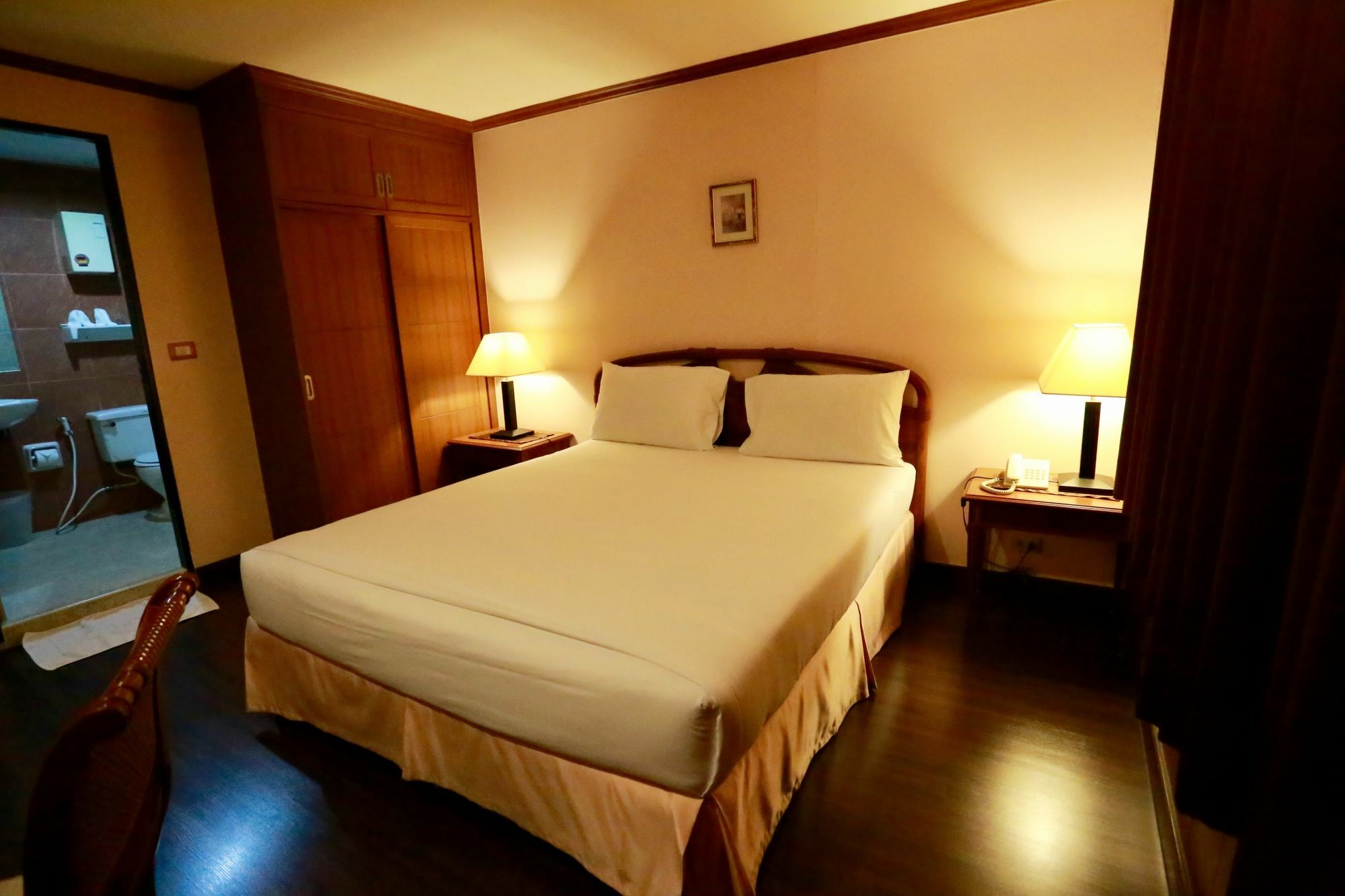 Travel Lodge Surawong (Adults Only) Bangkok Dış mekan fotoğraf